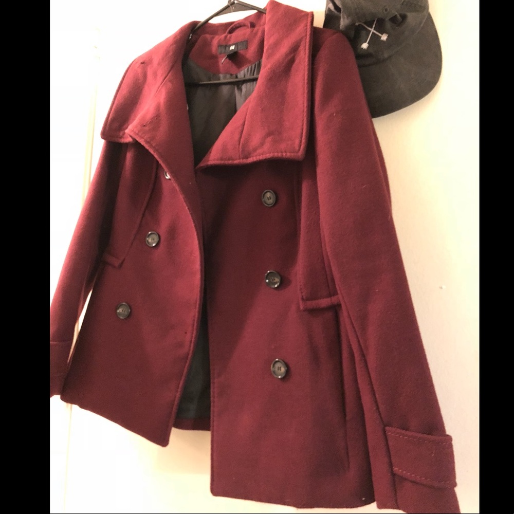 Gorgeous H&M peacoat in burgundy